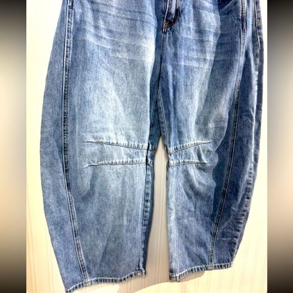 Blue Relaxed Fit Jeans with Faded Wash - Picture 4 of 8